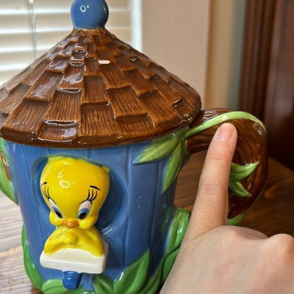 Tweety Bird Treehouse Teapot Designed Exclusively for Warner Brothers Store - Picture 3 of 10
